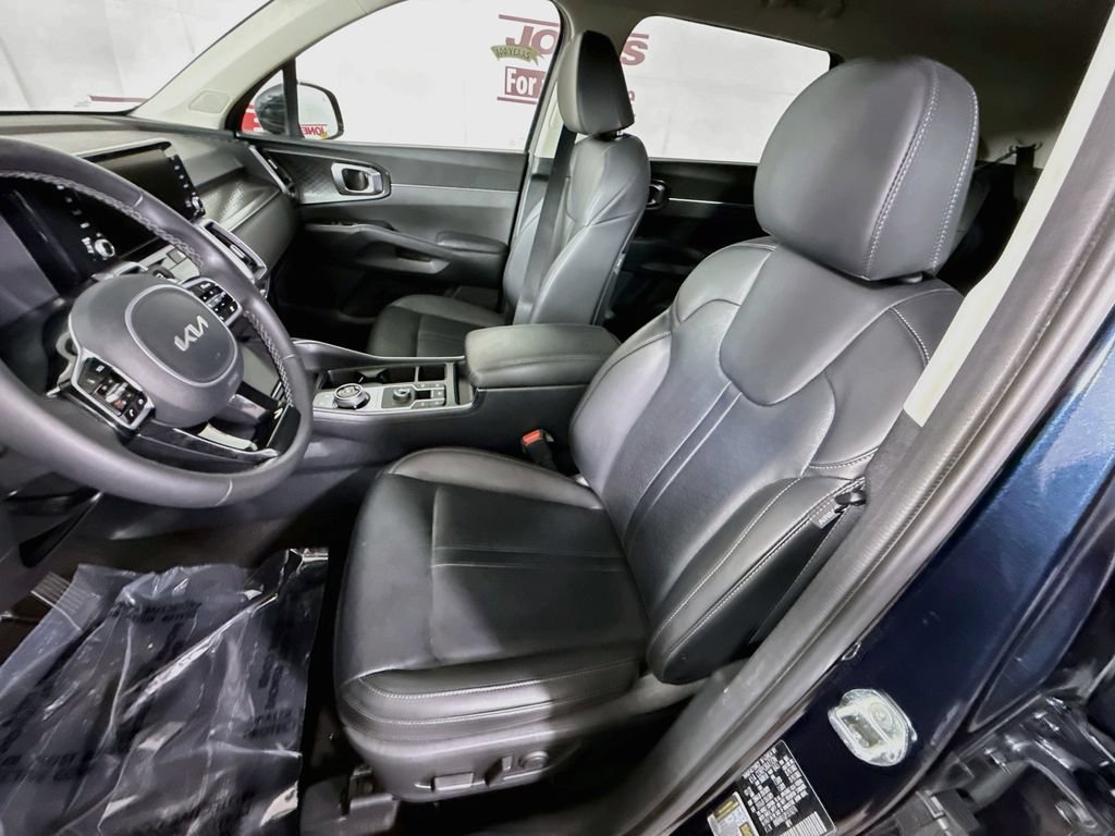 Certified 2023 Kia Sorento EX AWD/4WD image 26