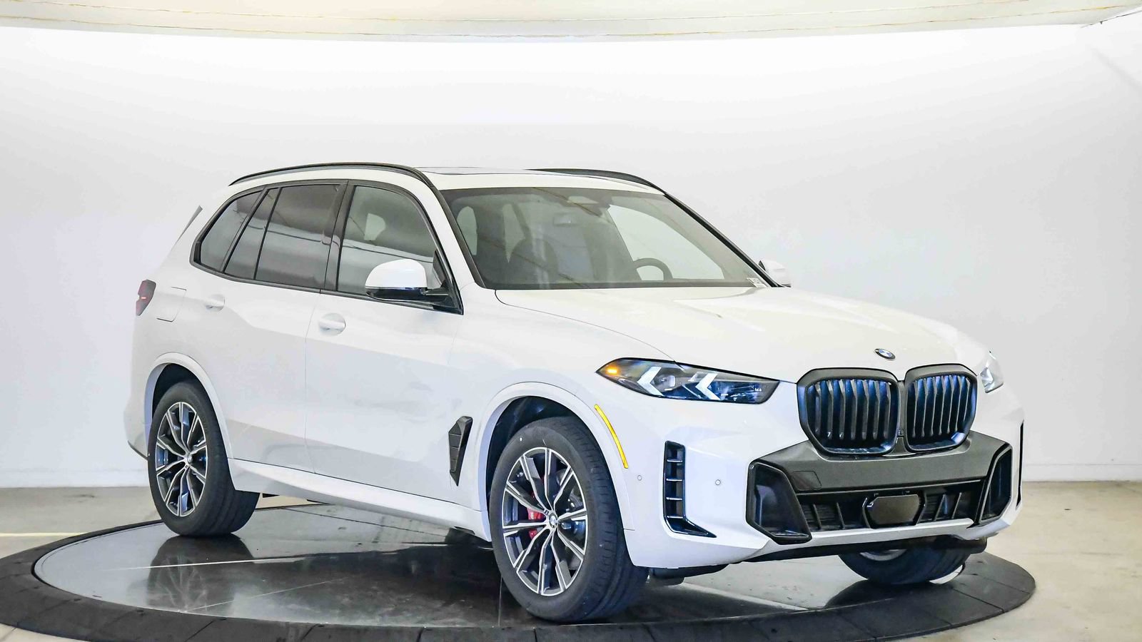 New 2026 BMW X5 xDrive40i w/ M Sport Package AWD/4WD image 6