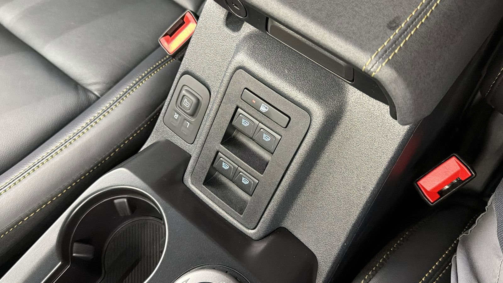 Used 2025 Ford Bronco Badlands image 25