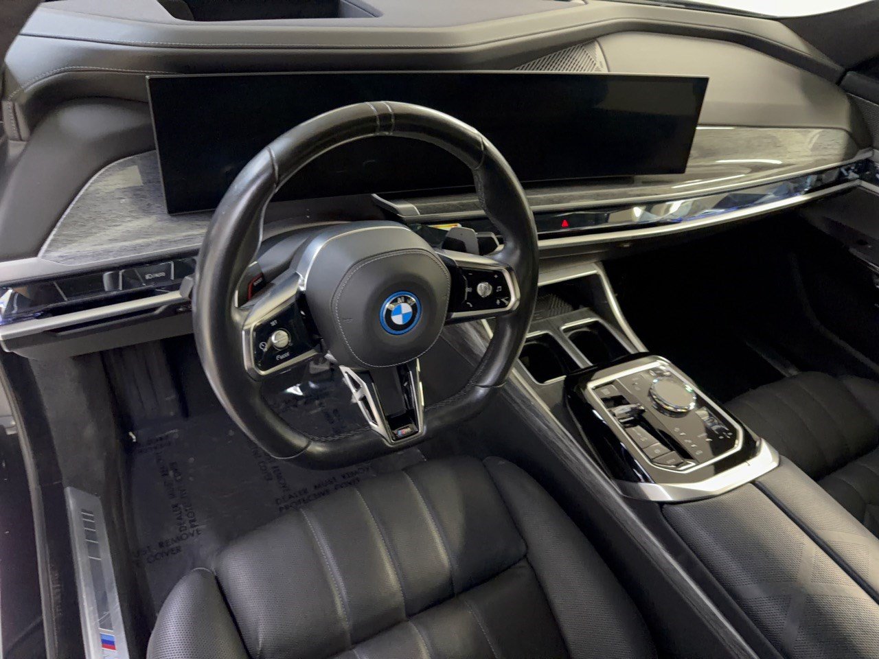 Certified 2025 BMW 750e xDrive AWD/4WD image 4