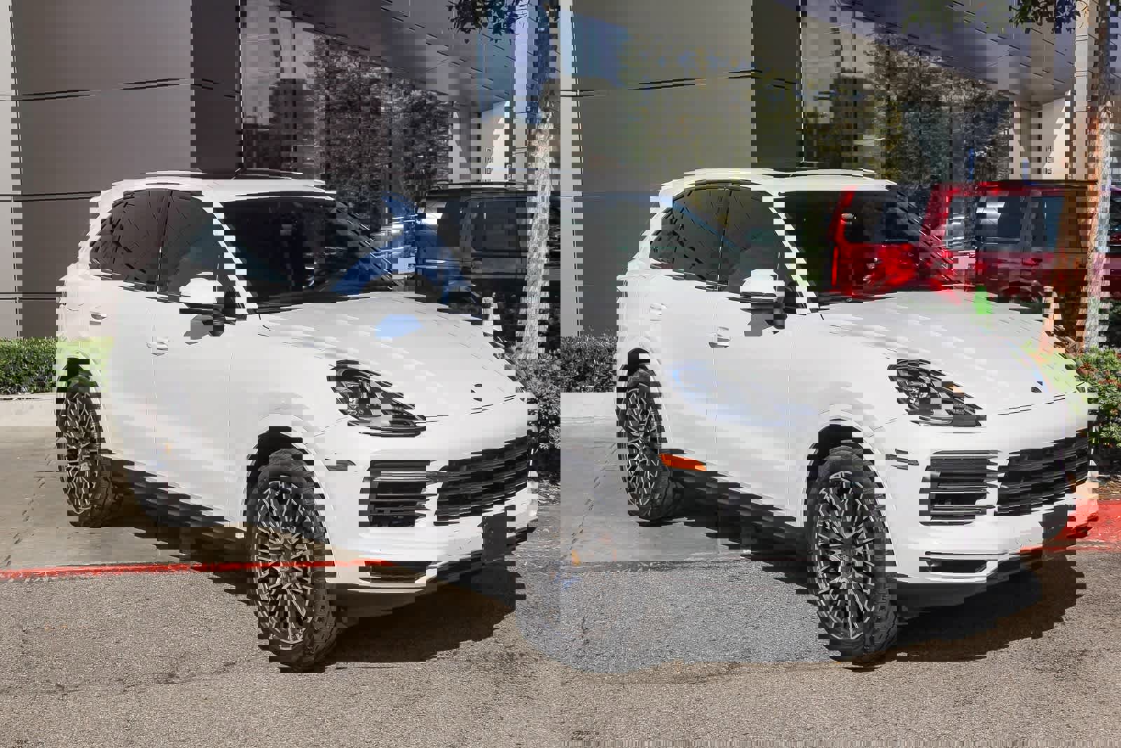 Used 2023 Porsche Cayenne Platinum Edition image 3