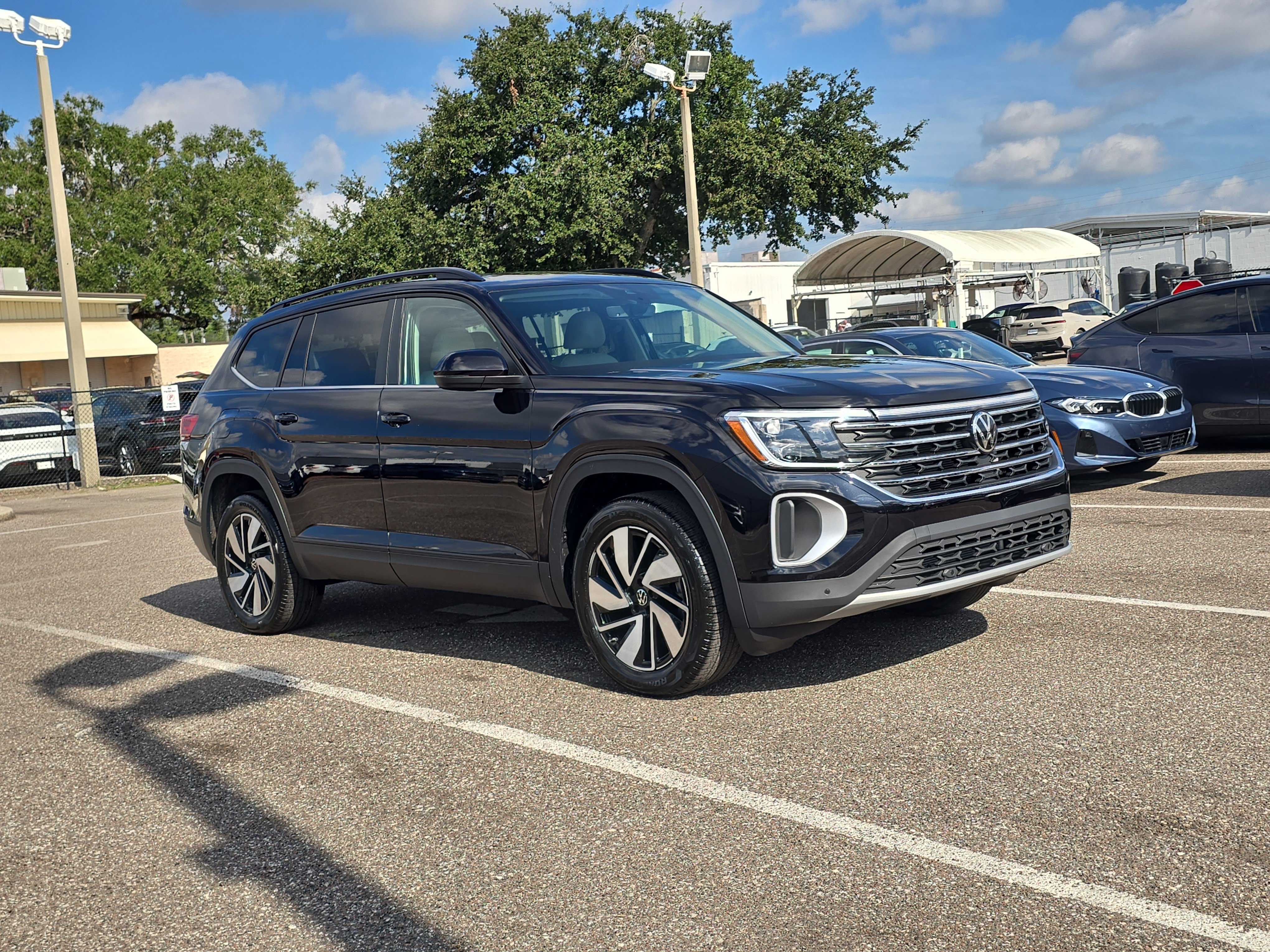 New 2026 Volkswagen Atlas SE image 2