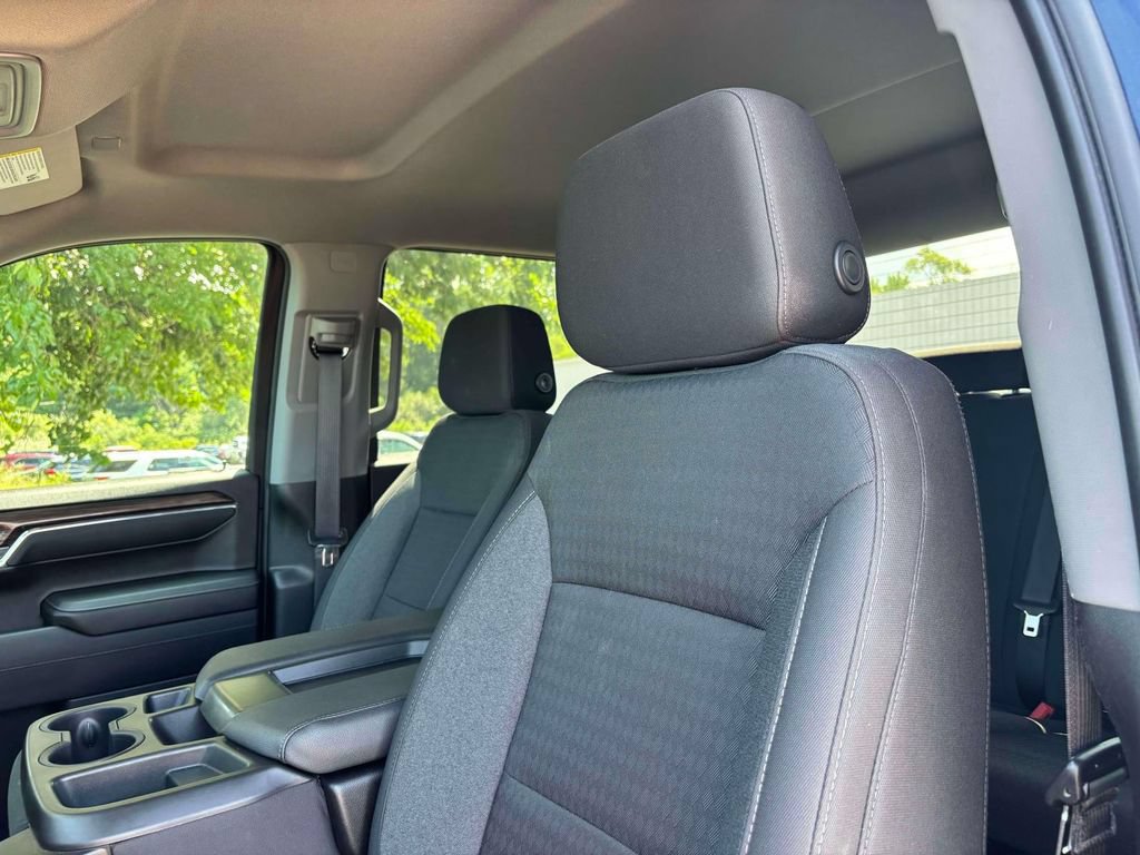 Used 2023 Chevrolet Silverado 1500 LT AWD/4WD image 5