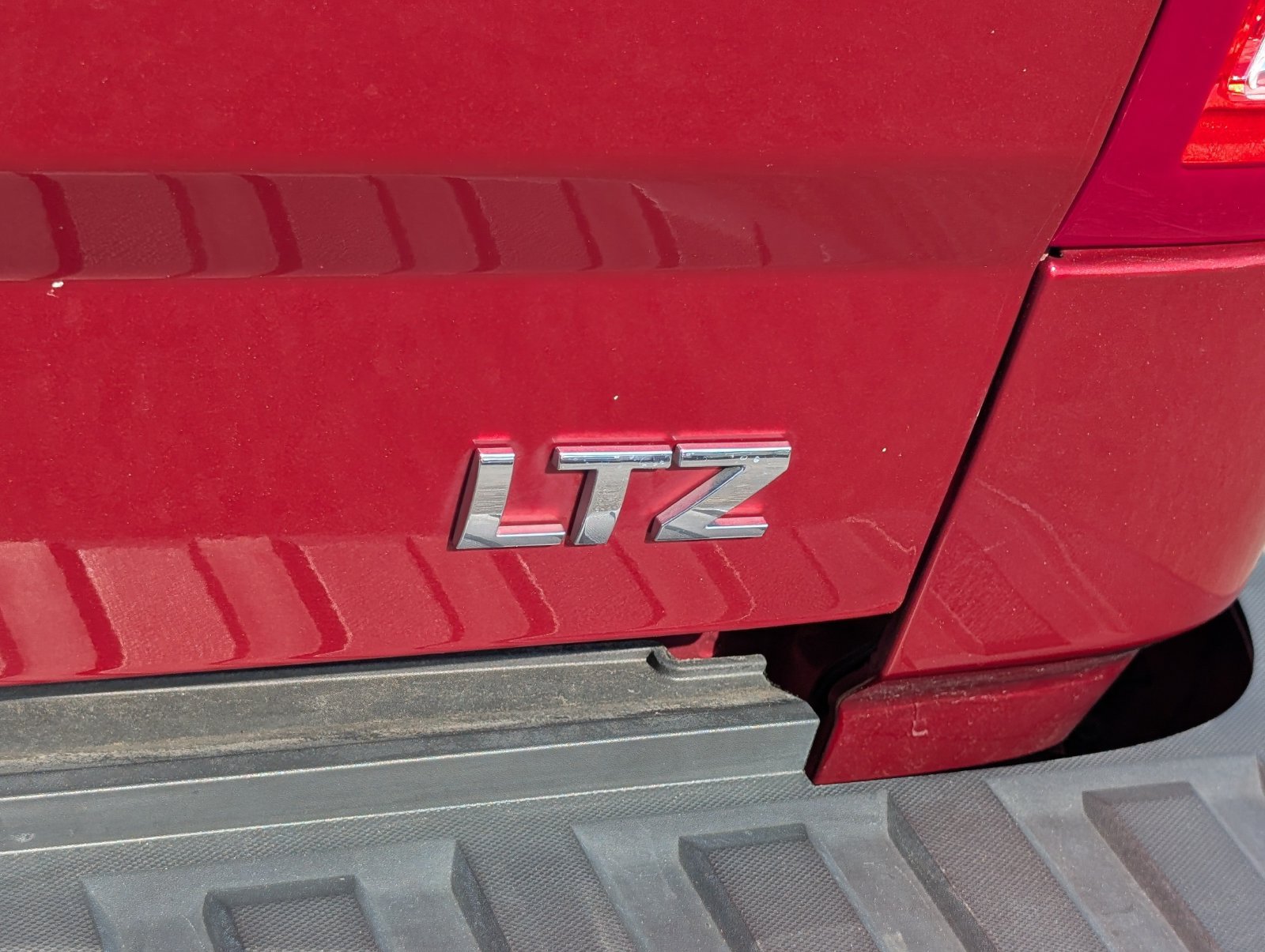 Used 2018 Chevrolet Silverado 1500 LTZ Z71 w/ LTZ Plus Package AWD/4WD image 5