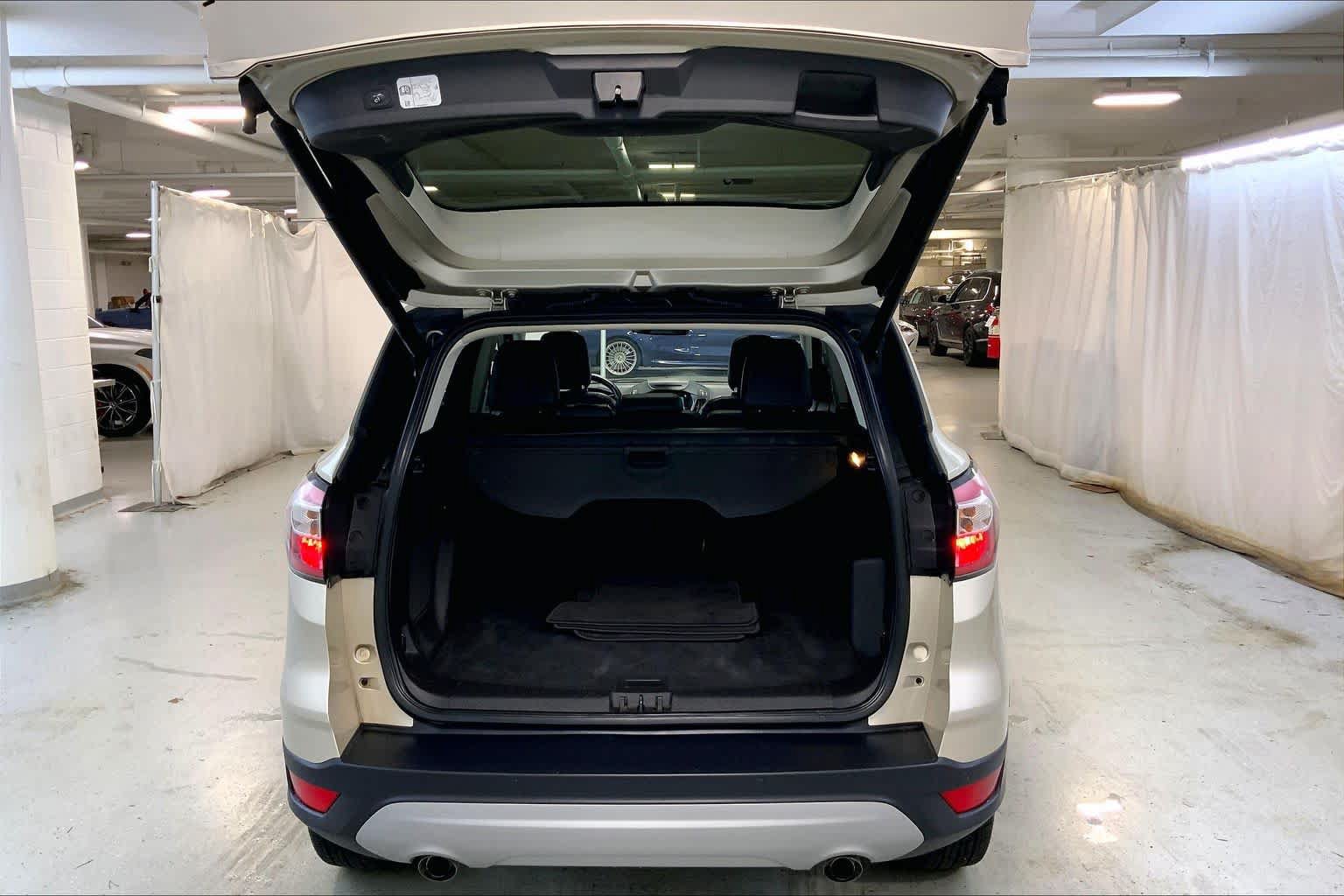 Used 2018 Ford Escape Titanium w/ Ford Safe & Smart Package AWD/4WD image 33