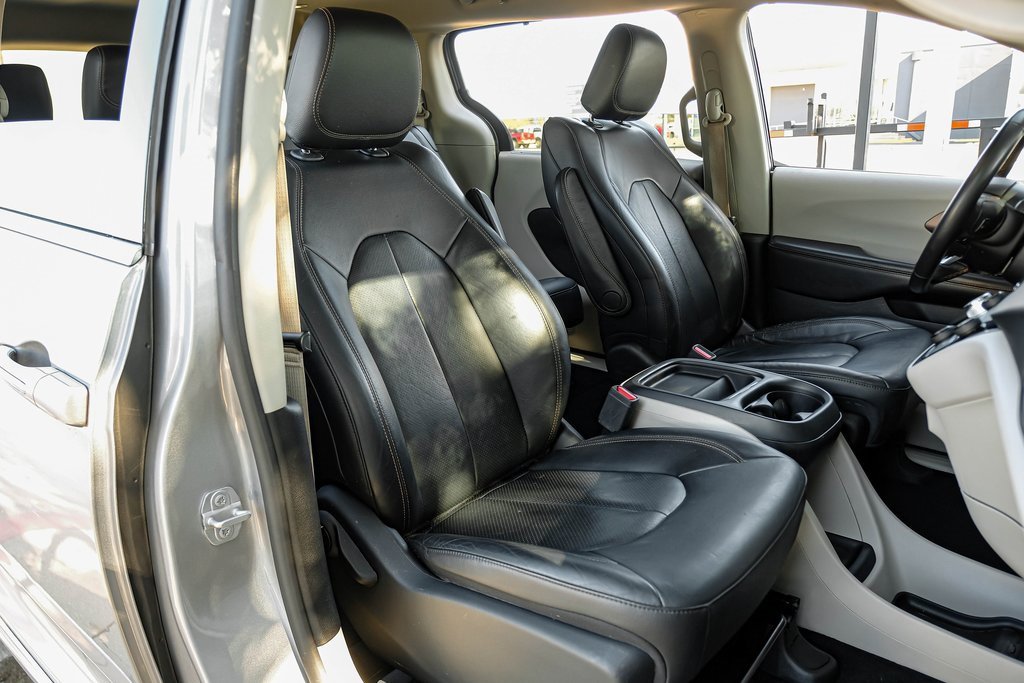 Used 2019 Chrysler Pacifica Touring-L image 45