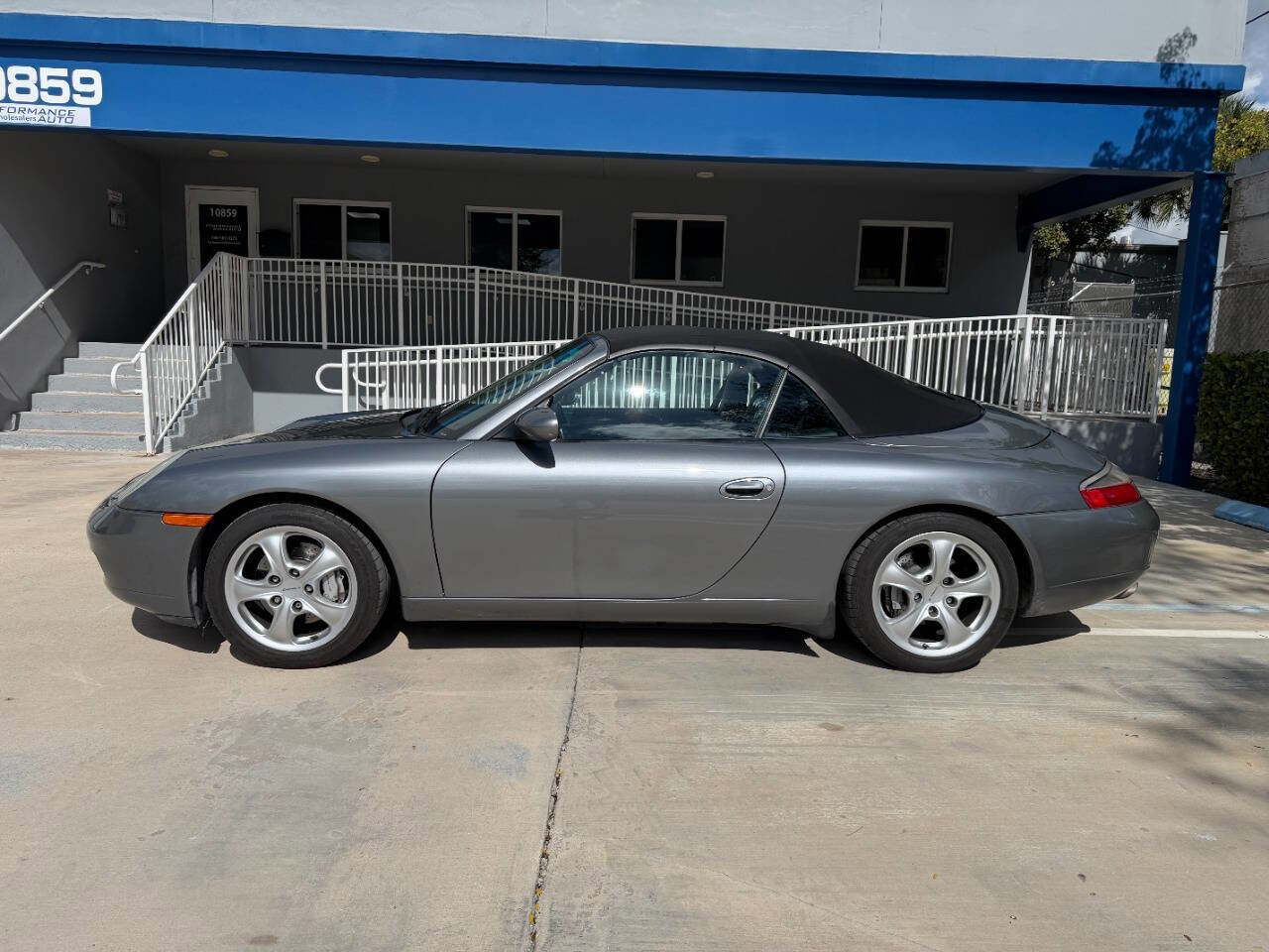 Used 2001 Porsche 911 Carrera 4 image 4