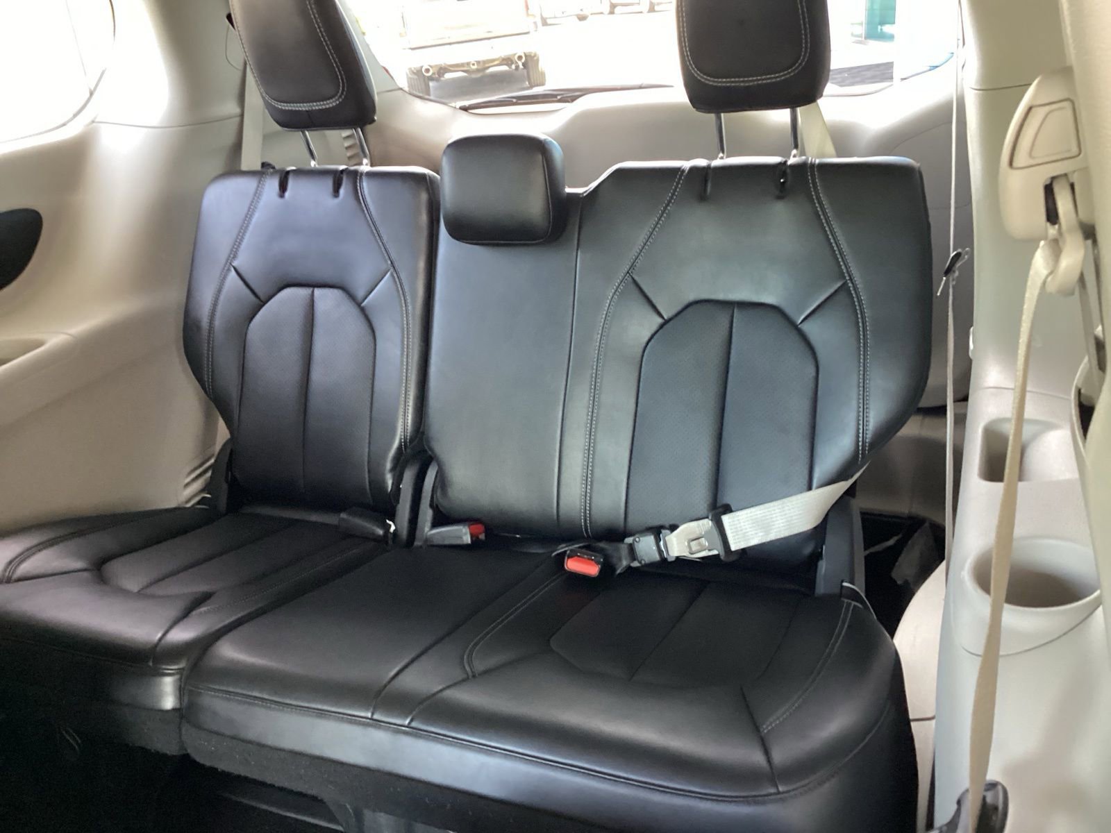 Used 2024 Chrysler Pacifica Select image 14