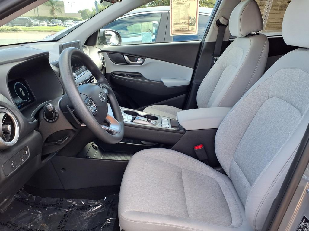 Used 2023 Hyundai Kona SE image 8