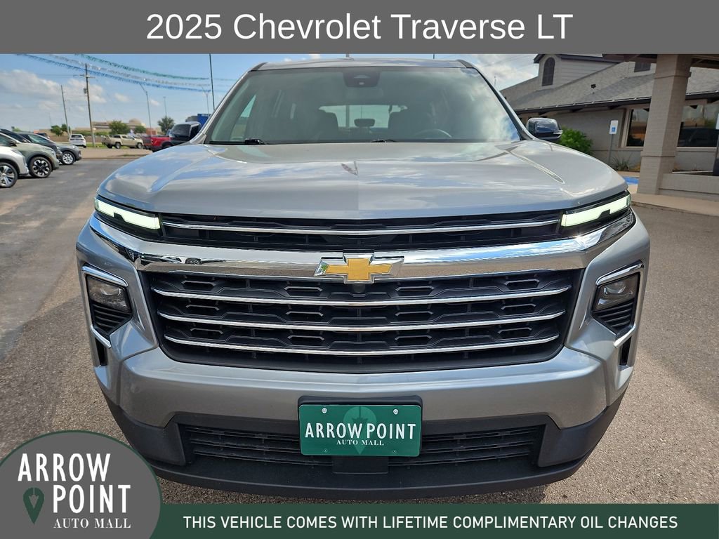 Used 2025 Chevrolet Traverse LT FWD image 3