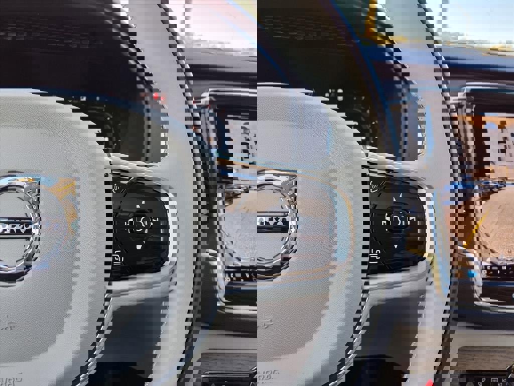 Certified 2024 Volvo XC90 B6 Plus image 29