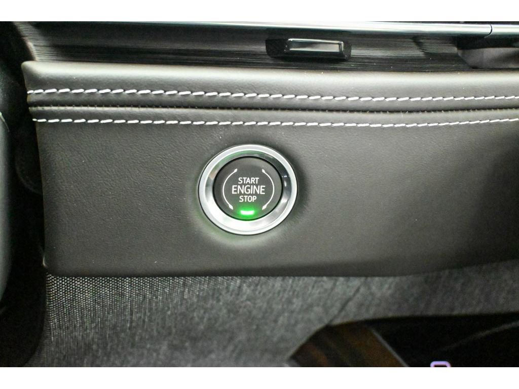 New 2026 Cadillac Escalade Platinum Sport w/ LPO, ONYX Package image 32