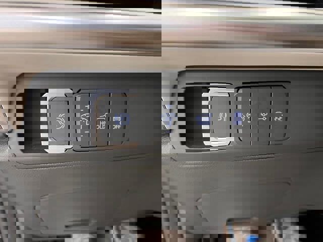 Used 2025 Hyundai Santa Fe SEL image 21