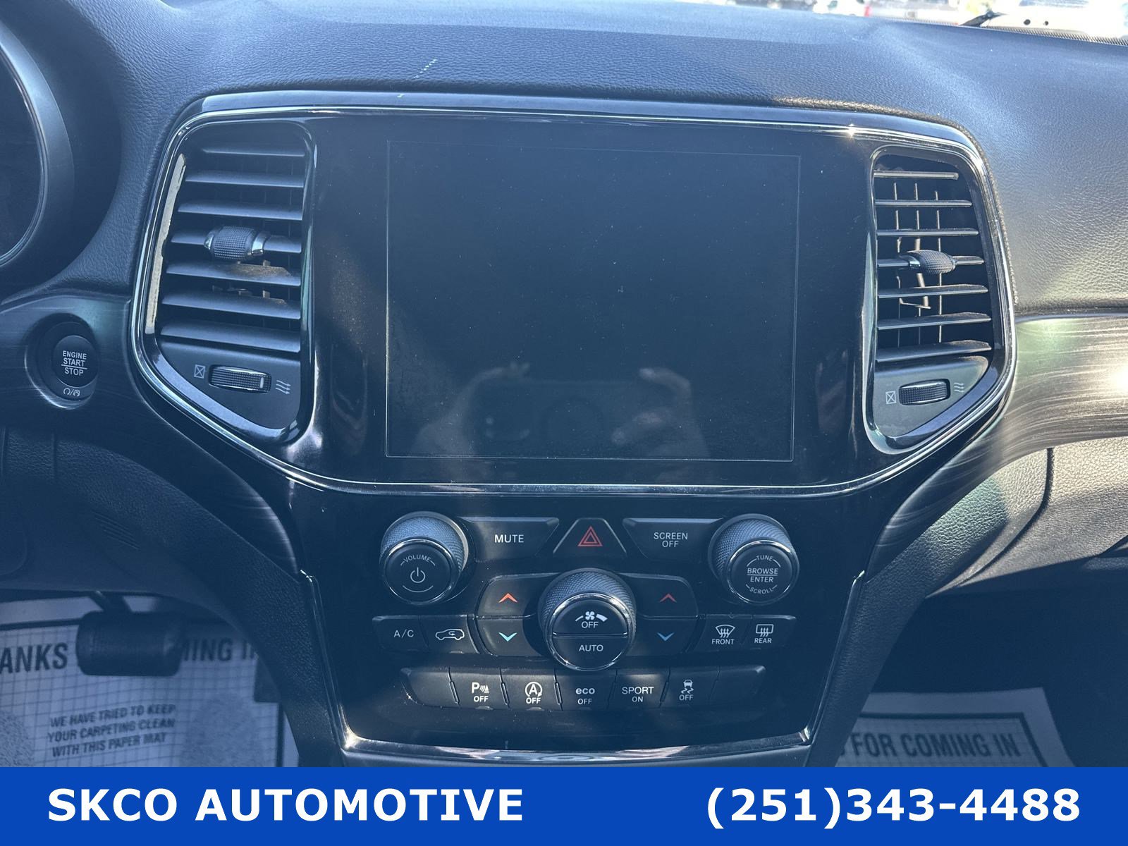 Used 2022 Jeep Grand Cherokee Laredo X image 17