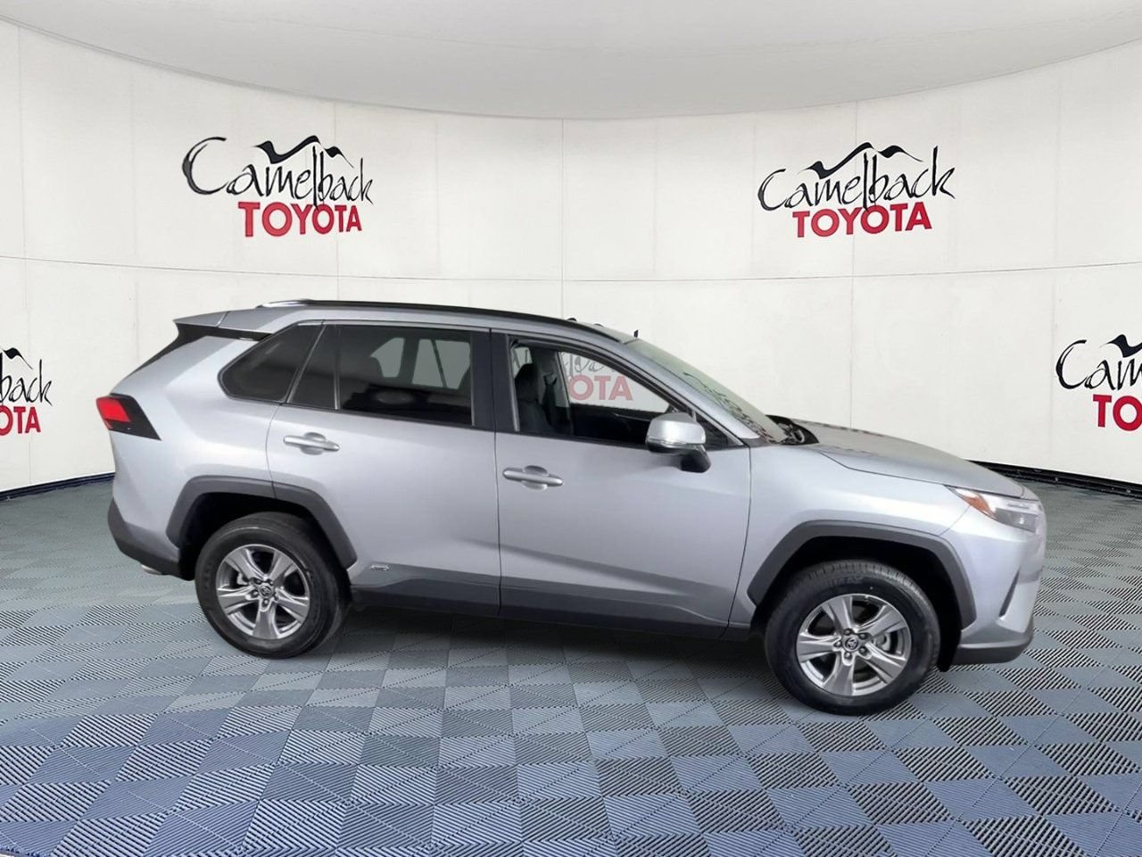Used 2023 Toyota RAV4 LE AWD/4WD image 4