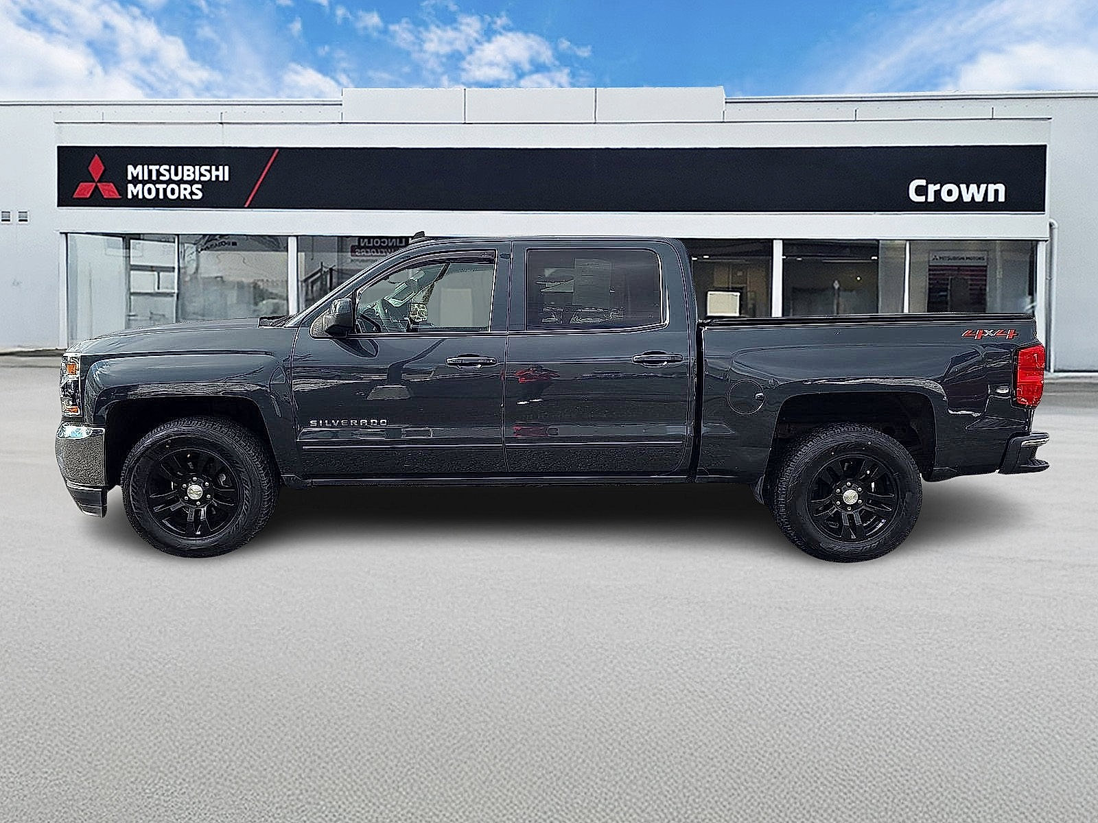 Used 2018 Chevrolet Silverado 1500 LT w/ All Star Edition image 7