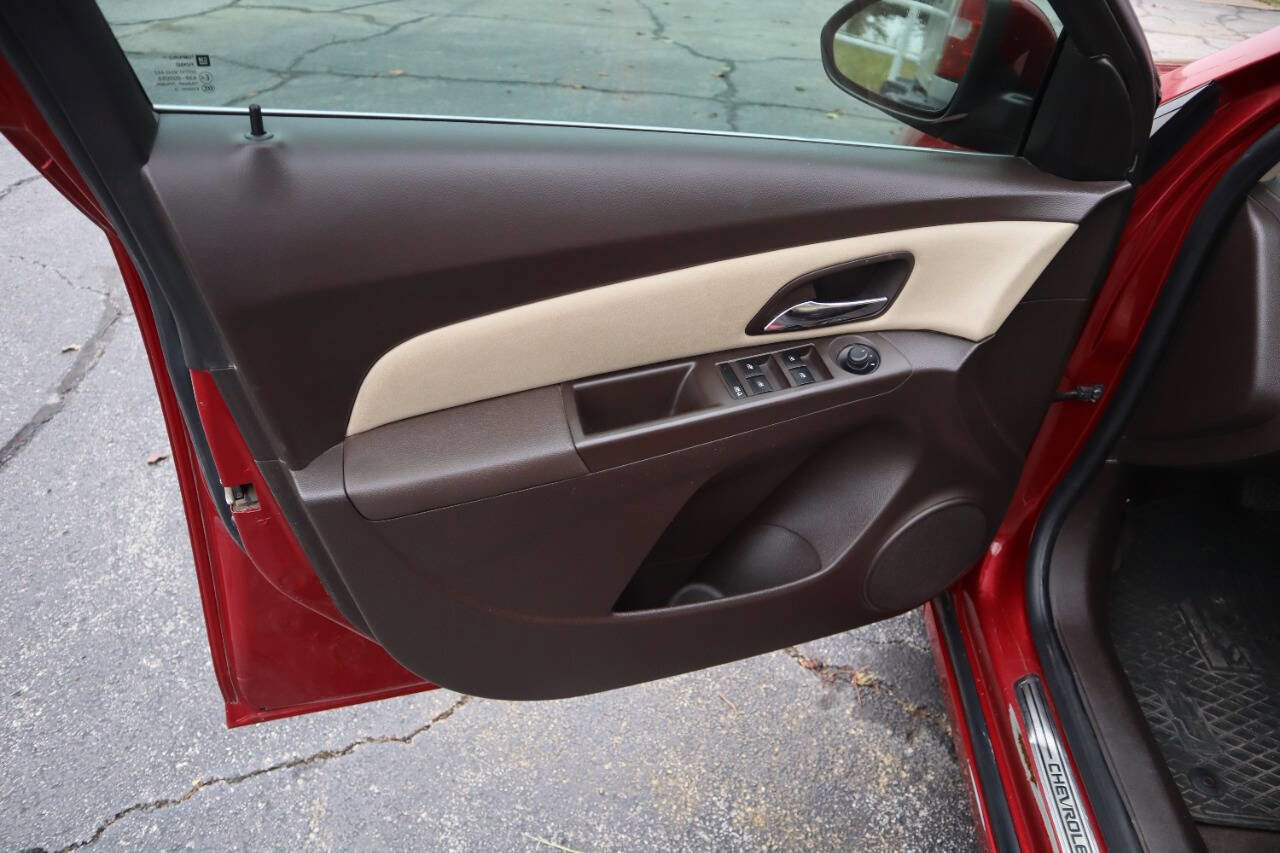 Used 2014 Chevrolet Cruze Diesel w/ Enhanced Safety Package image 23