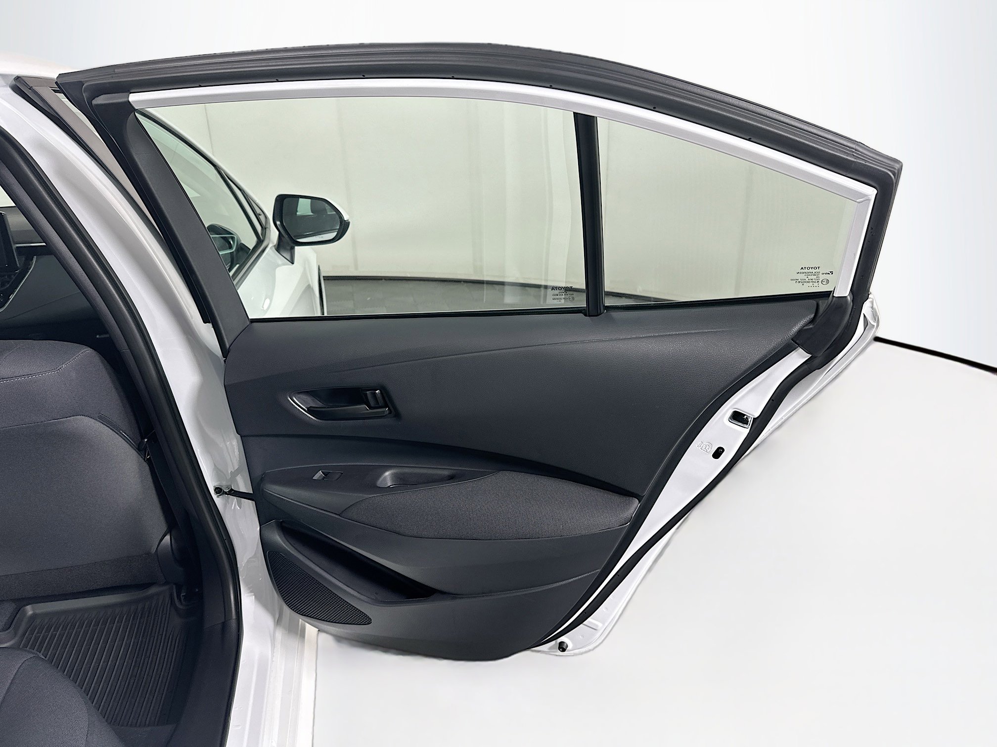 Used 2025 Toyota Corolla LE image 27