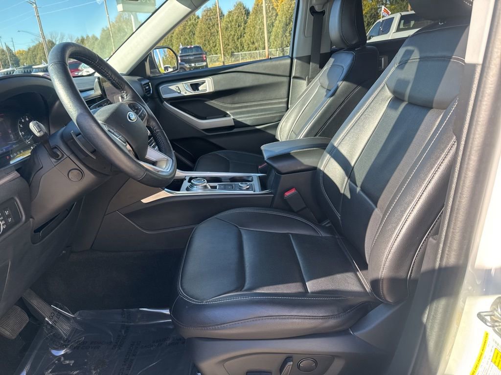 Used 2021 Ford Explorer Limited w/ Equipment Group 301A image 7