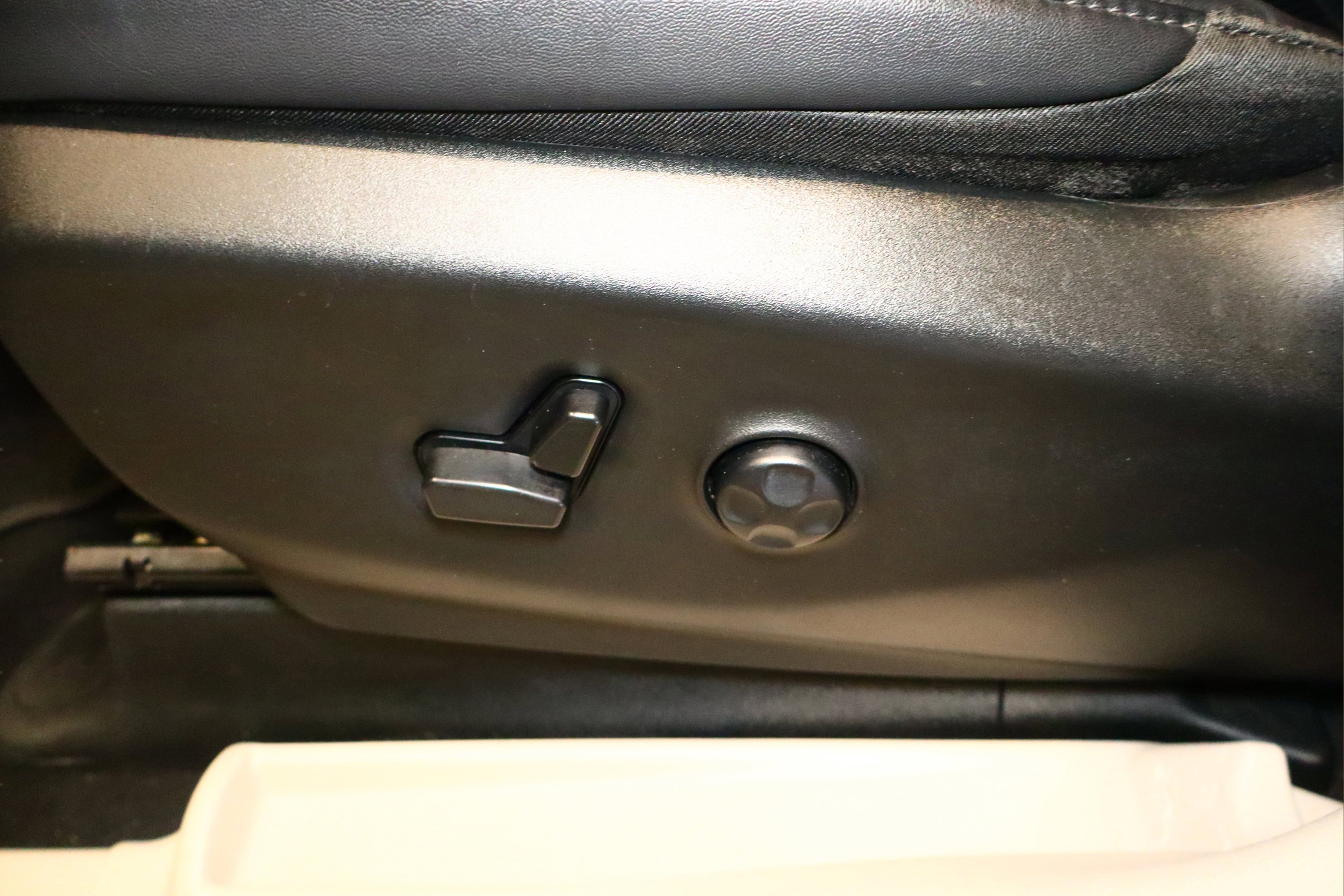 Used 2024 Chrysler Pacifica Touring-L image 23