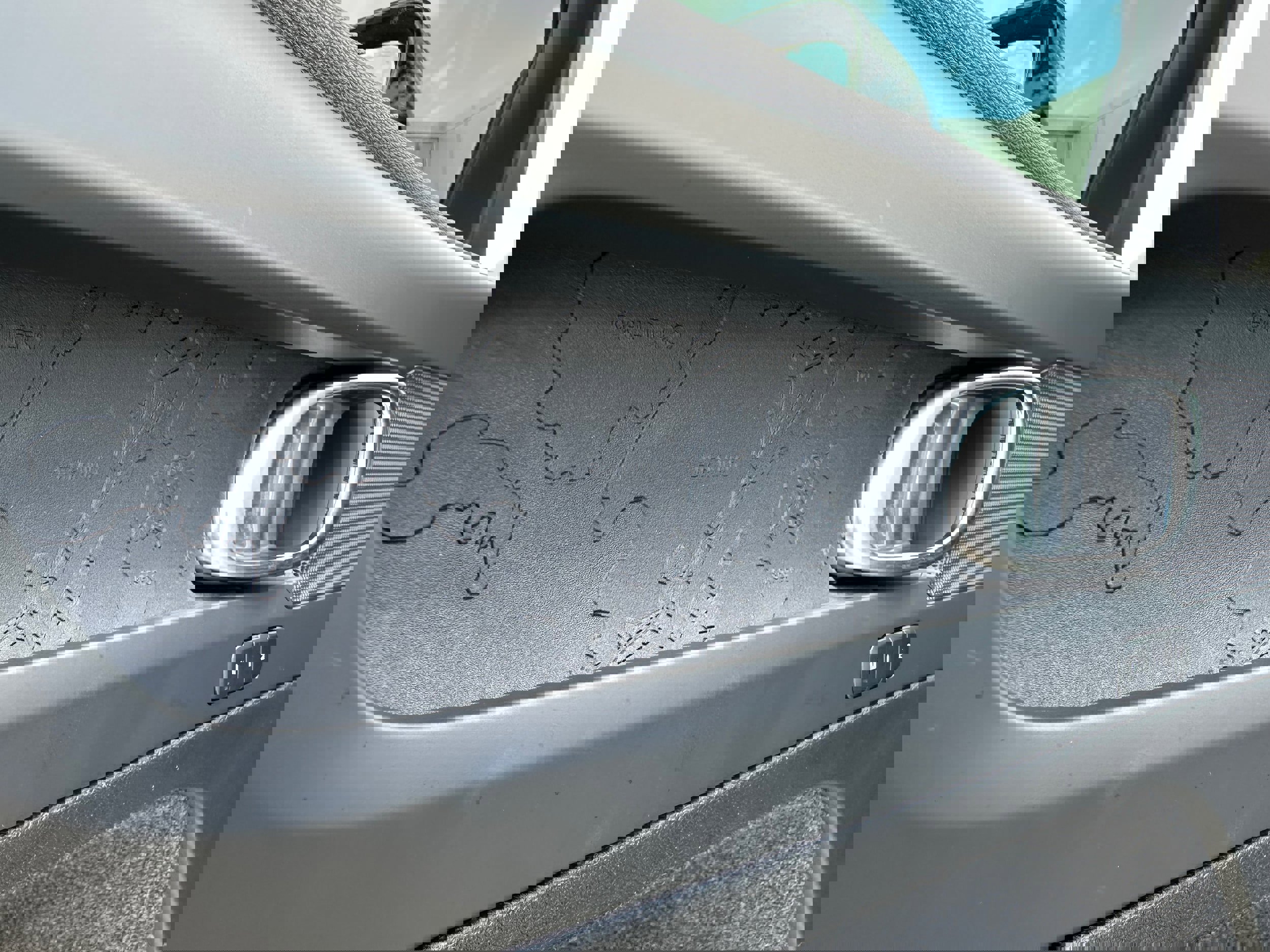 Used 2025 Volvo EX40 Core image 24