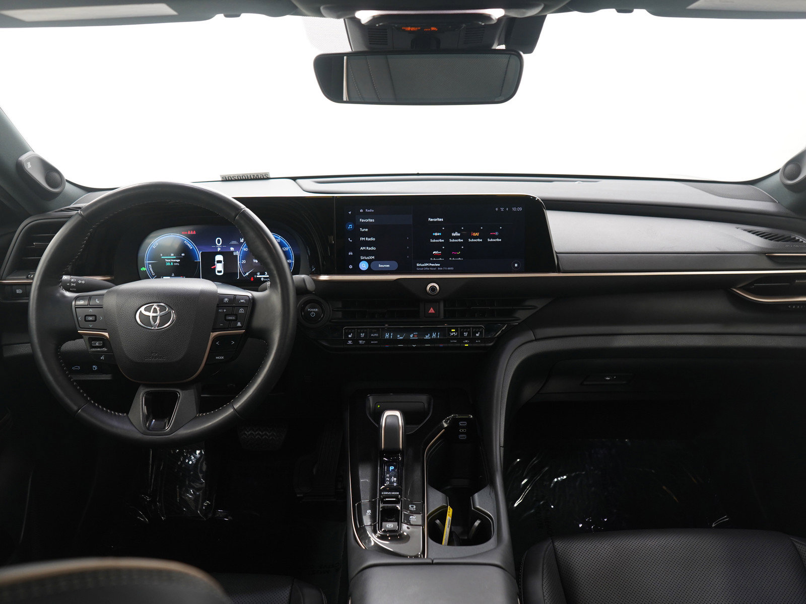 Used 2024 Toyota Crown Limited image 14