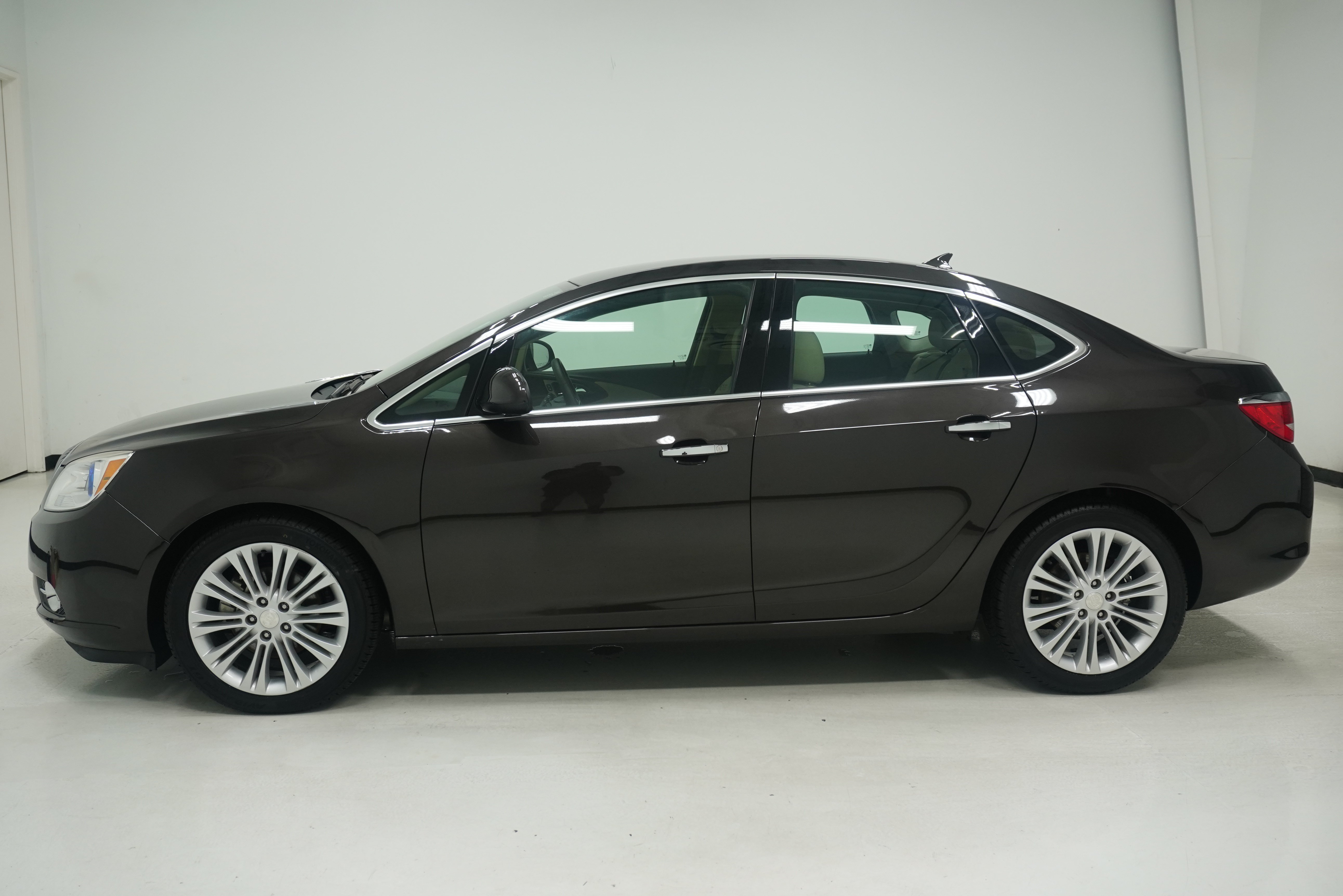 Used 2013 Buick Verano Convenience FWD image 7