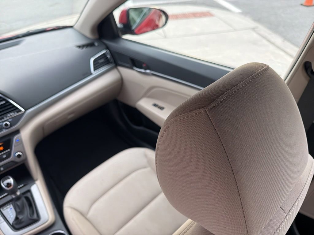 Used 2017 Hyundai Elantra SE image 16