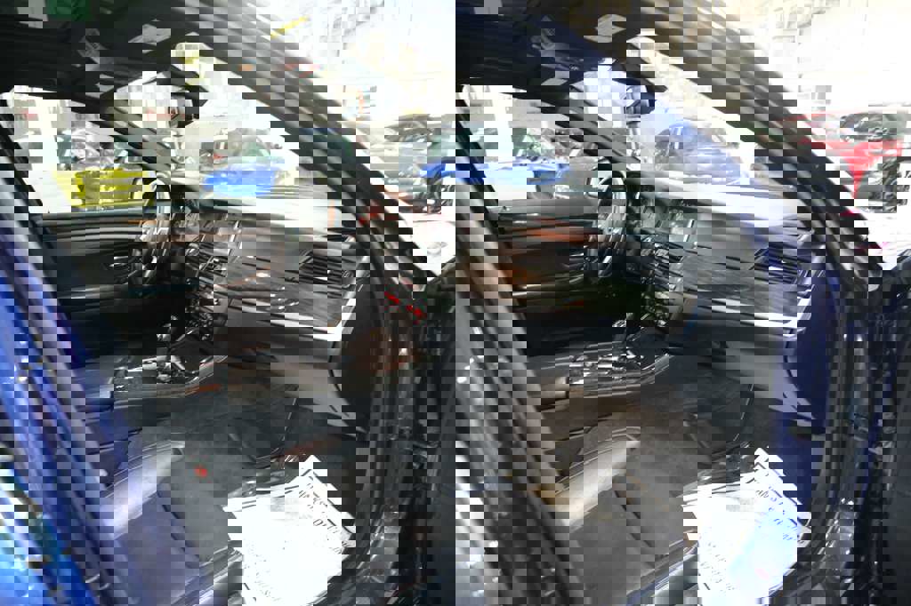 Used 2016 BMW 550i xDrive Sedan image 32