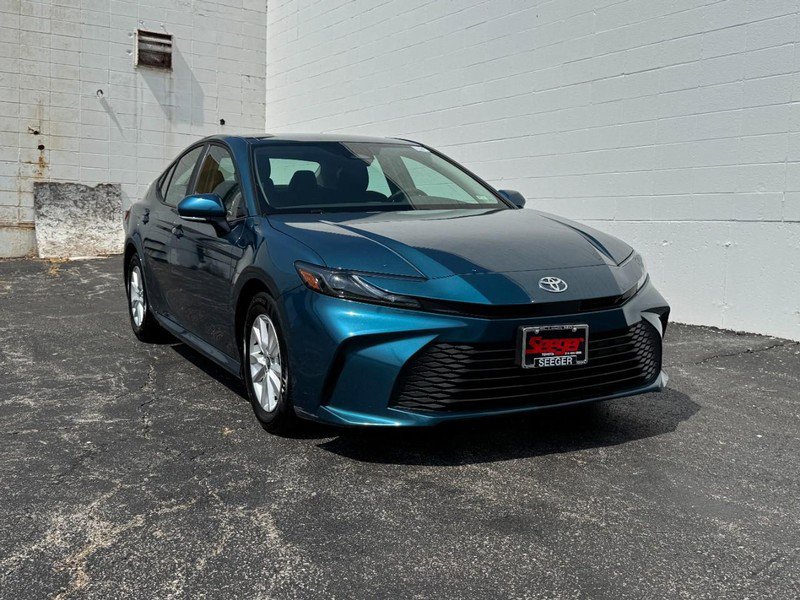 Certified 2025 Toyota Camry Hybrid image 2