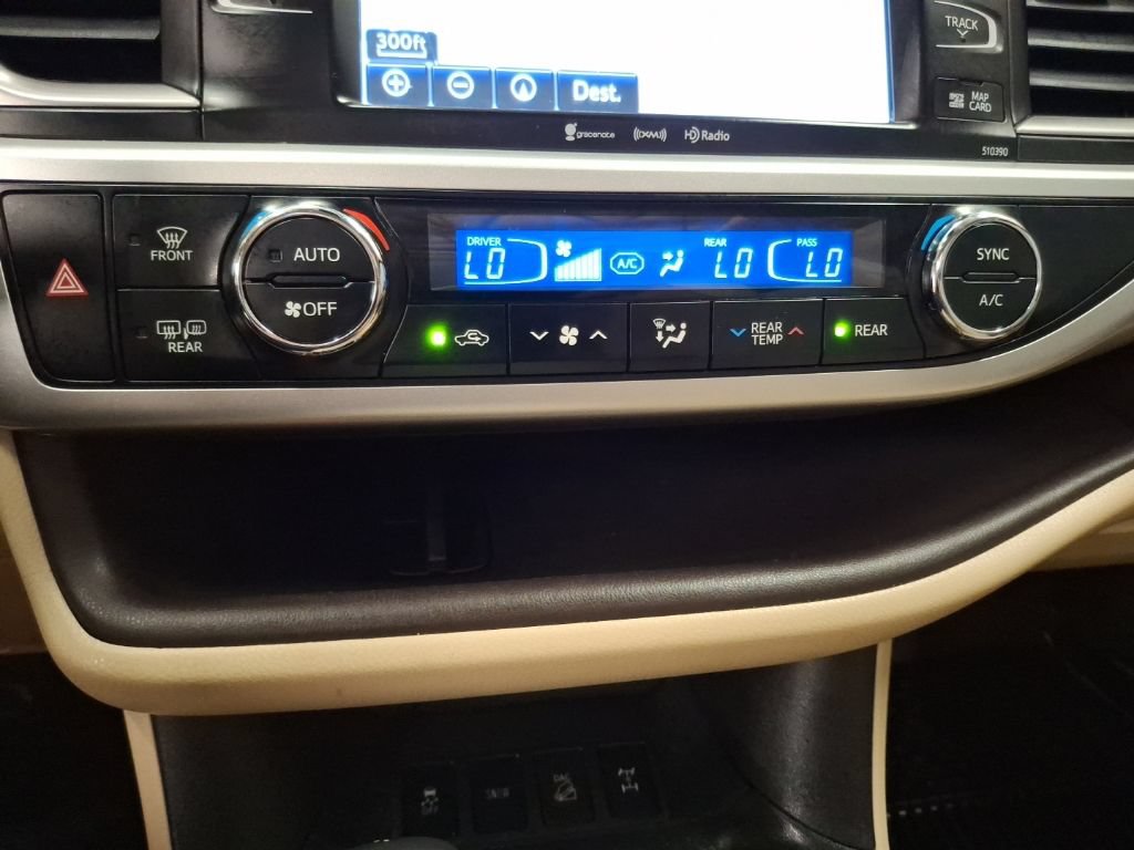 Used 2018 Toyota Highlander XLE w/ Protection Package #3 AWD/4WD image 28