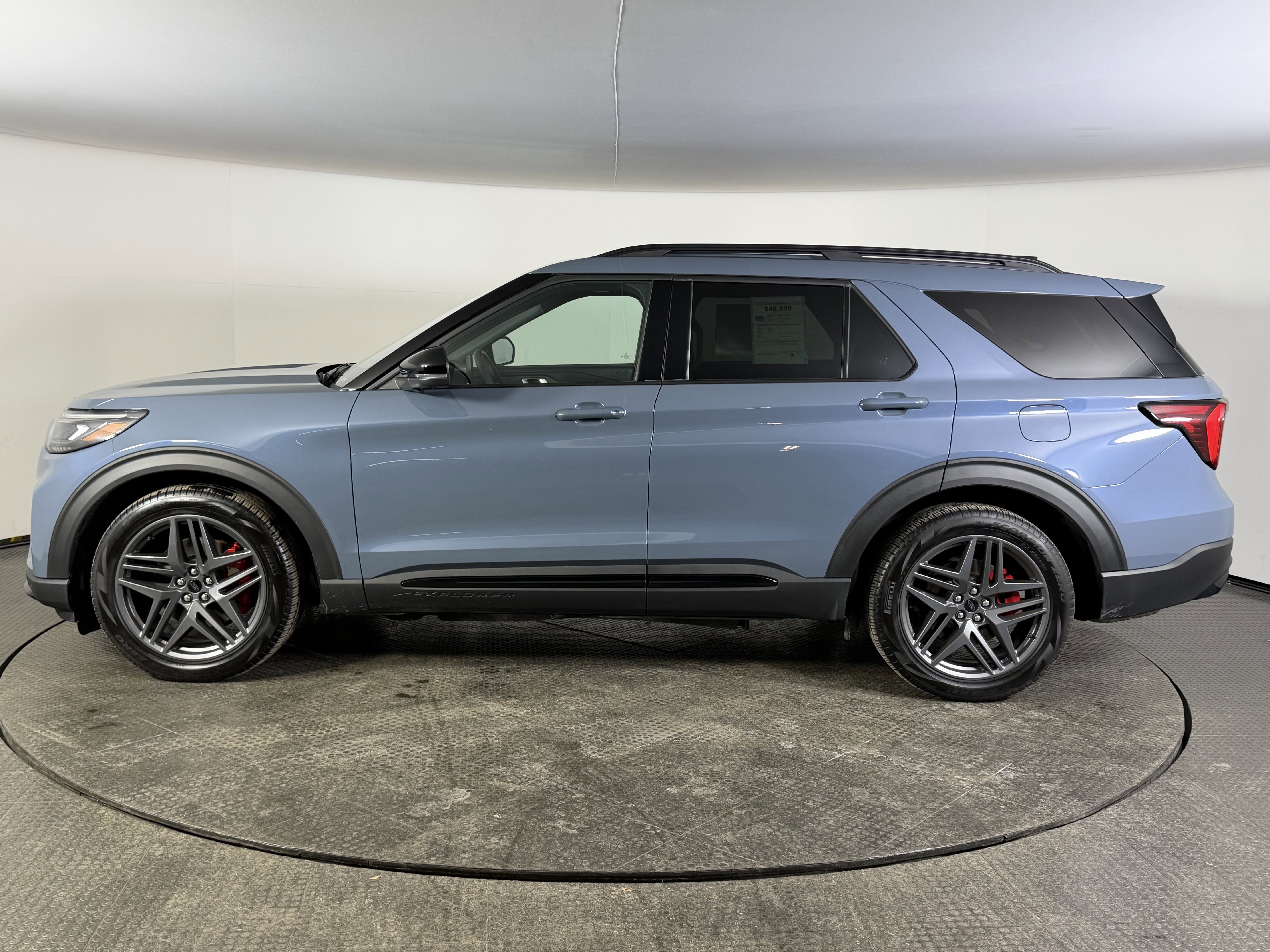 Used 2025 Ford Explorer ST image 8