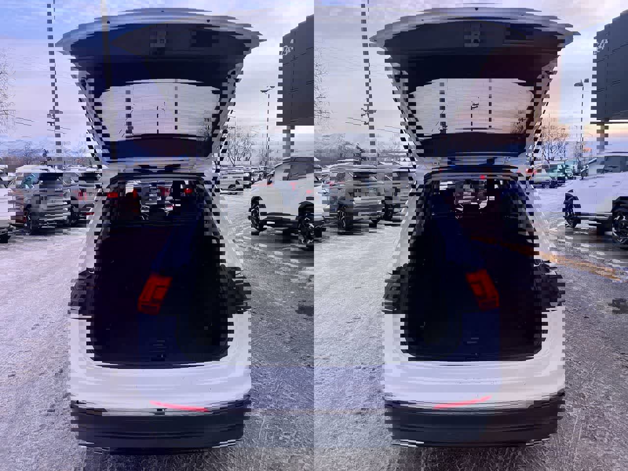 Used 2021 Volkswagen Tiguan SE image 26