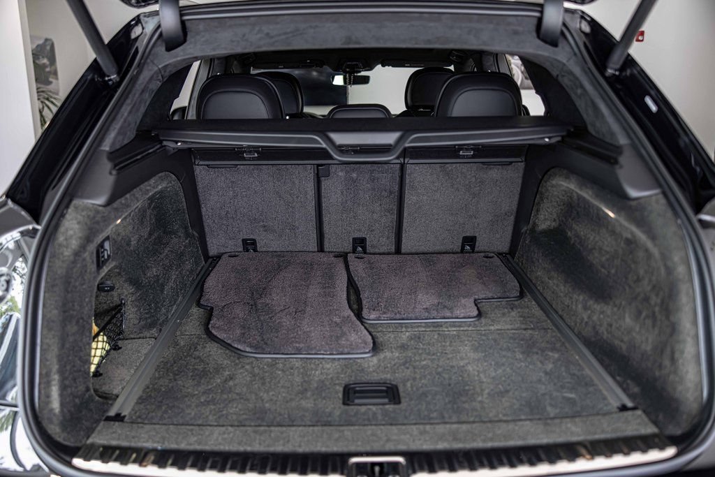 Used 2022 Bentley Bentayga AWD/4WD image 16