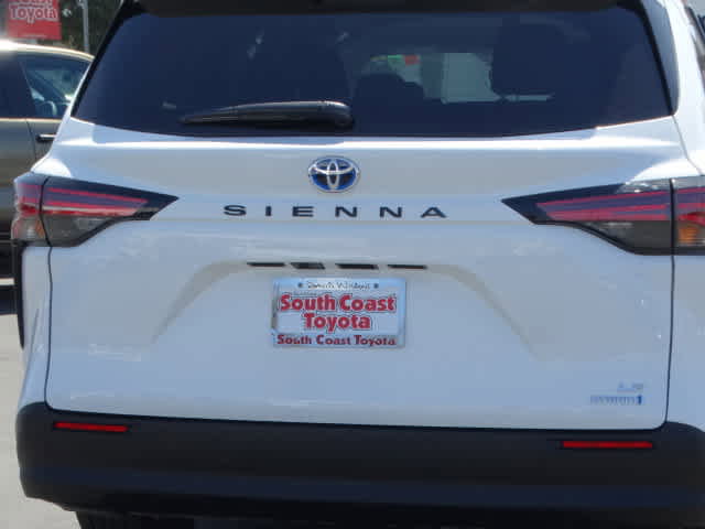 Certified 2021 Toyota Sienna LE image 14