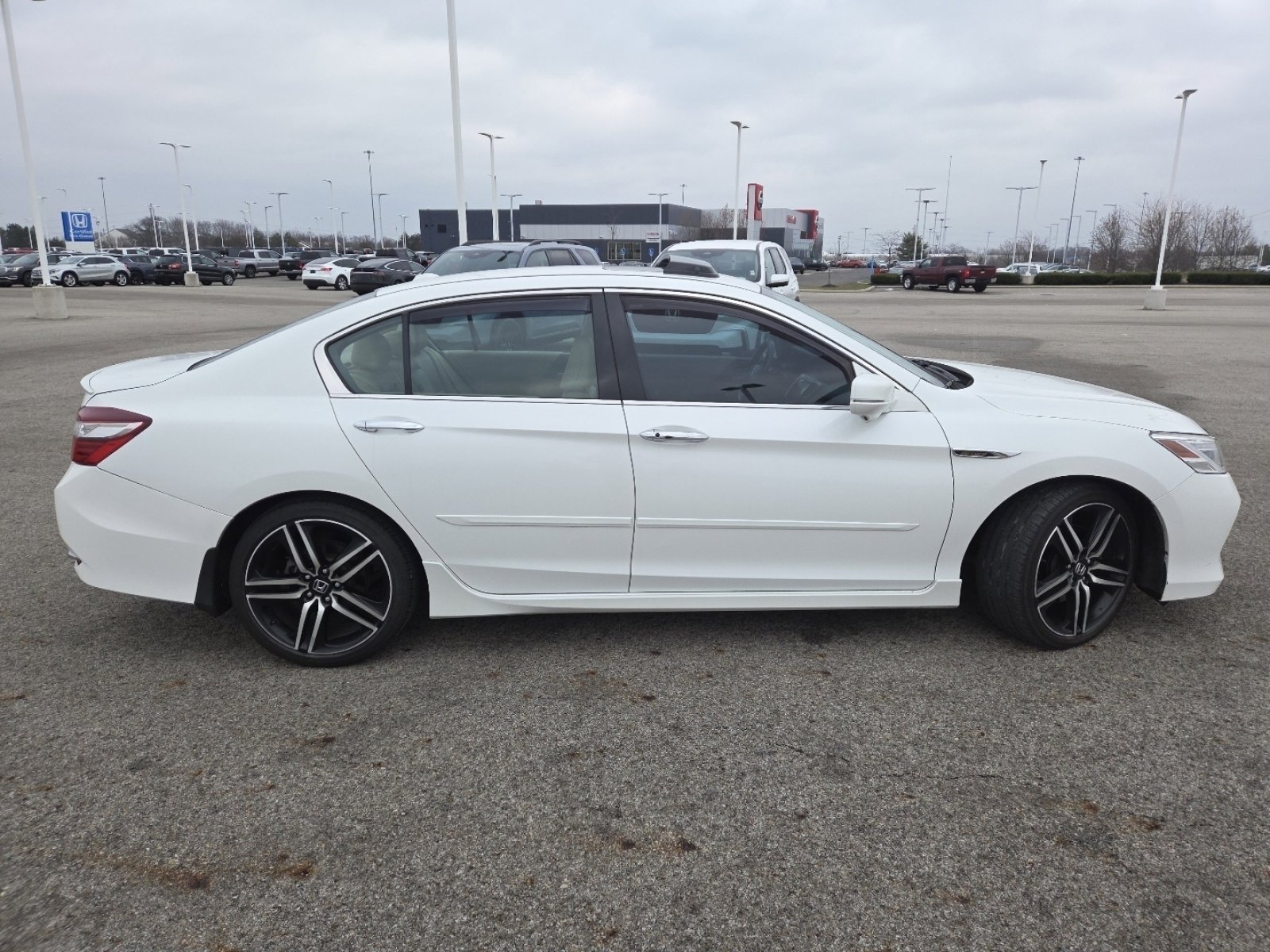 Used 2016 Honda Accord Touring image 17