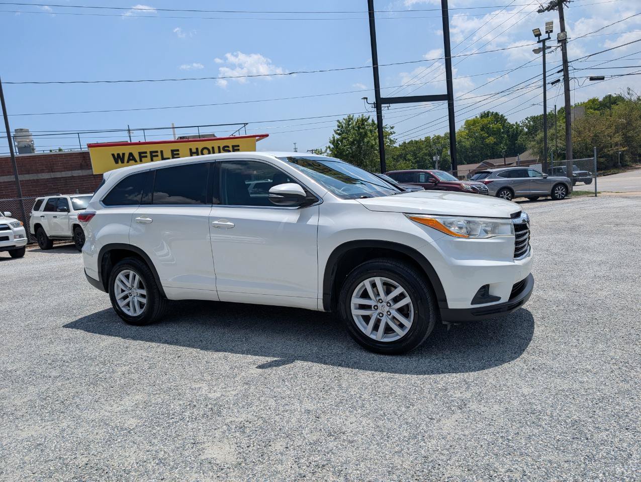 Used 2014 Toyota Highlander LE FWD image 3