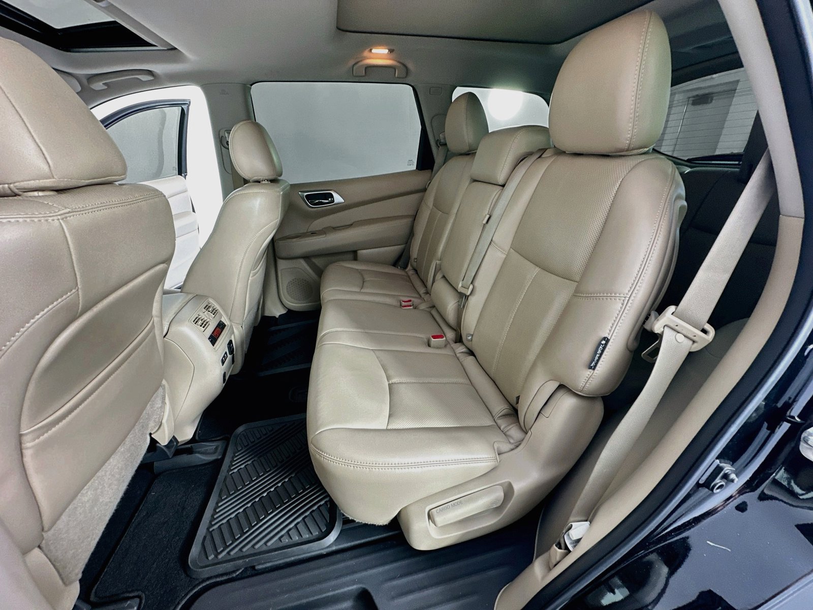 Used 2020 Nissan Pathfinder Platinum AWD/4WD image 32