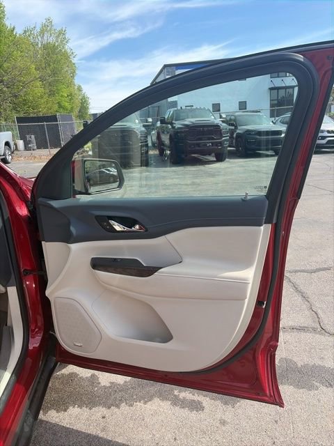 Used 2021 GMC Acadia Denali w/ Denali Technology Package image 20