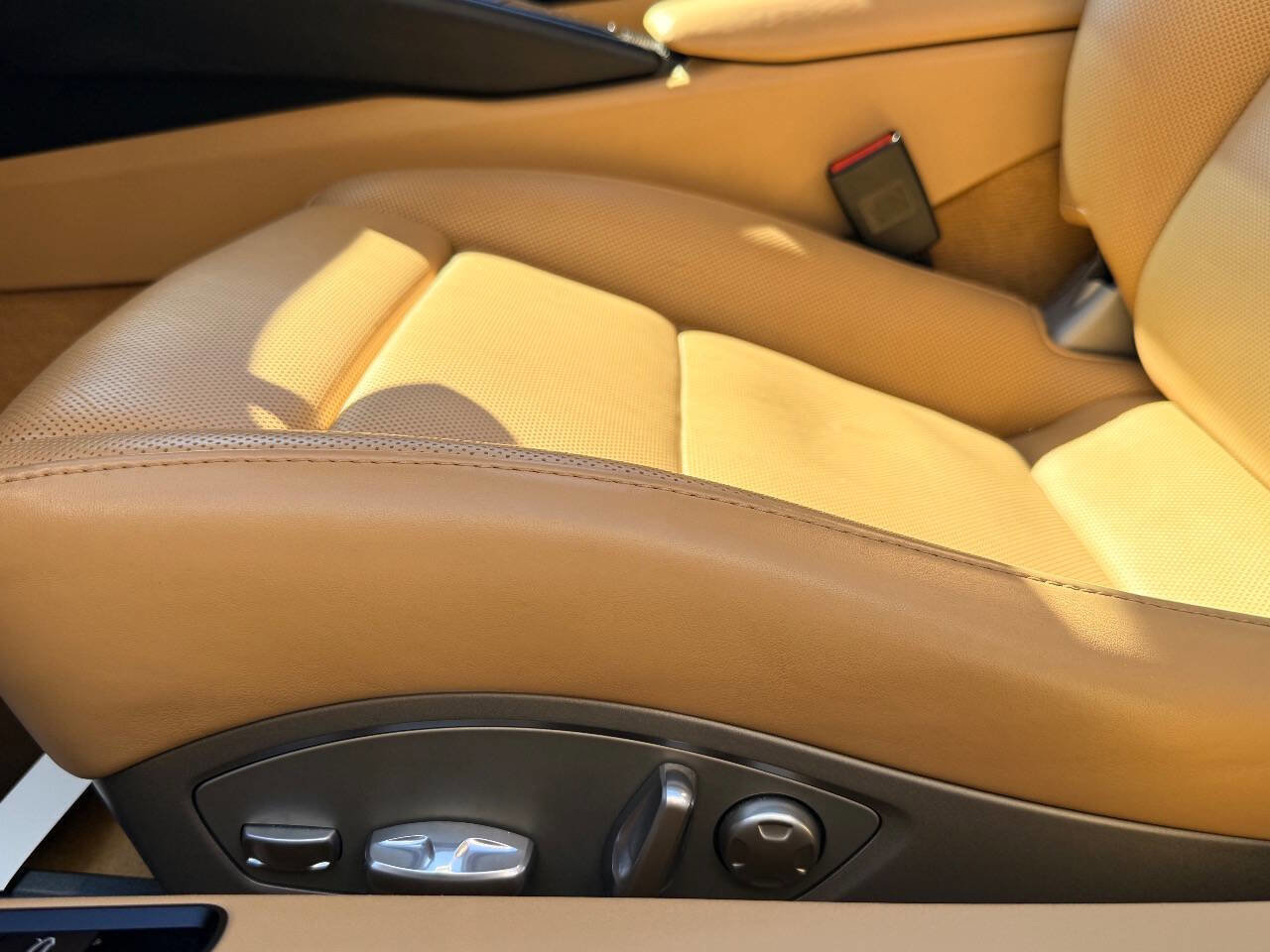 Used 2015 Porsche 911 Turbo S image 20