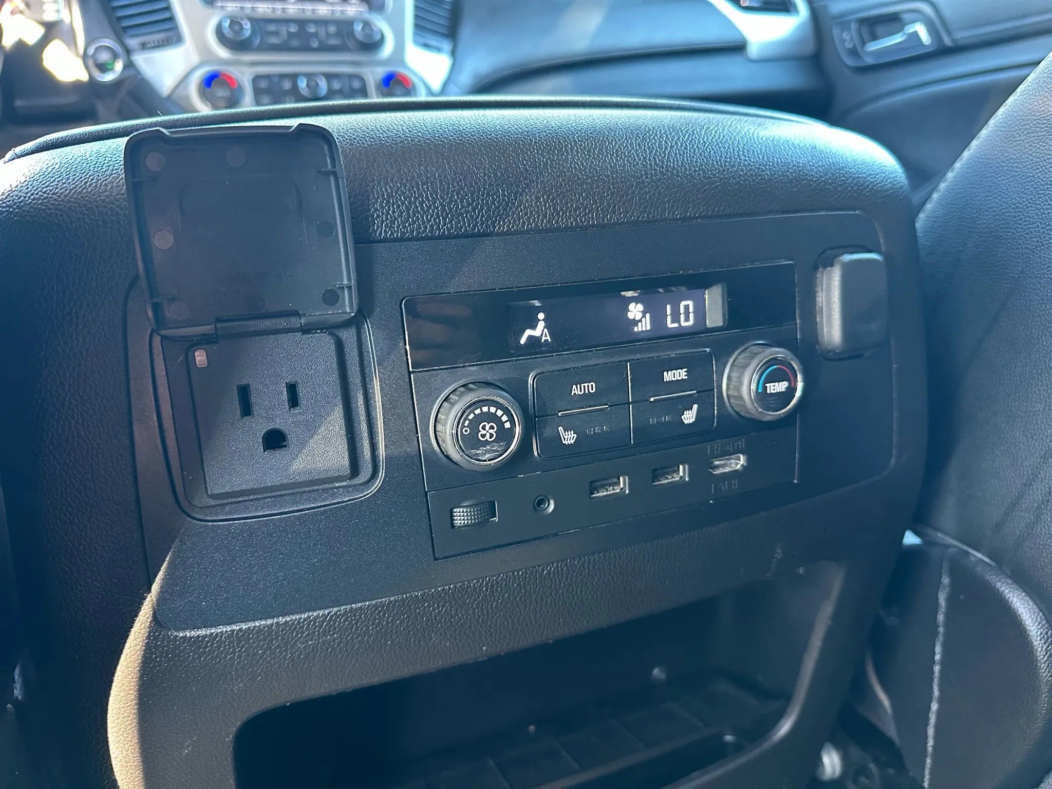 Used 2017 GMC Yukon XL SLT w/ Premium Edition image 18