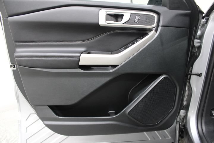 Used 2023 Ford Explorer XLT w/ Equipment Group 202A AWD/4WD image 19