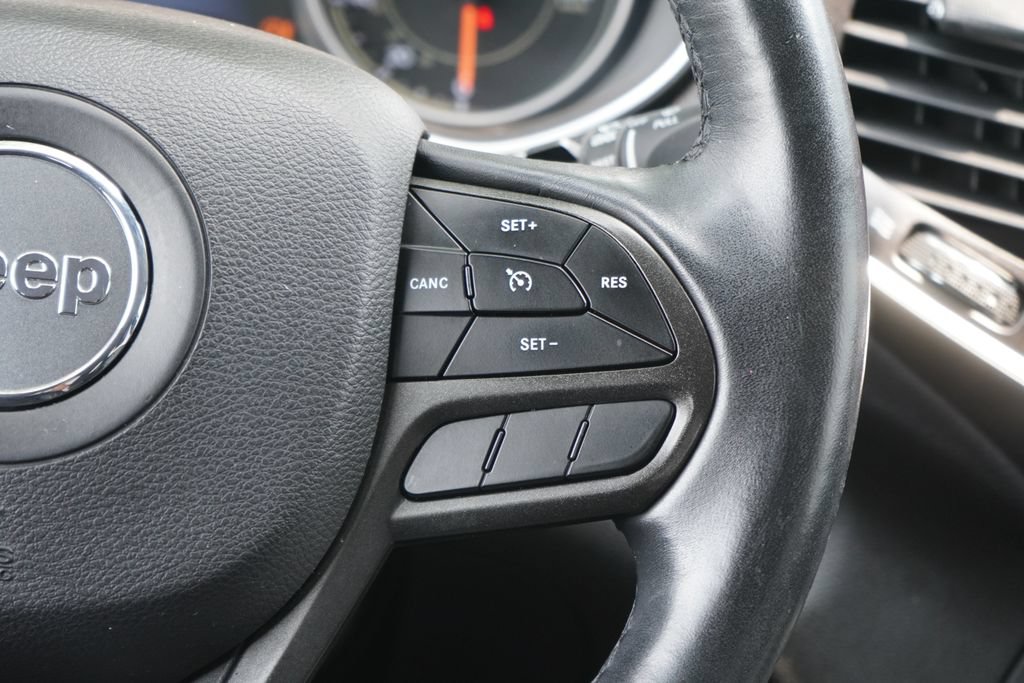 Used 2019 Jeep Cherokee Trailhawk AWD/4WD image 15