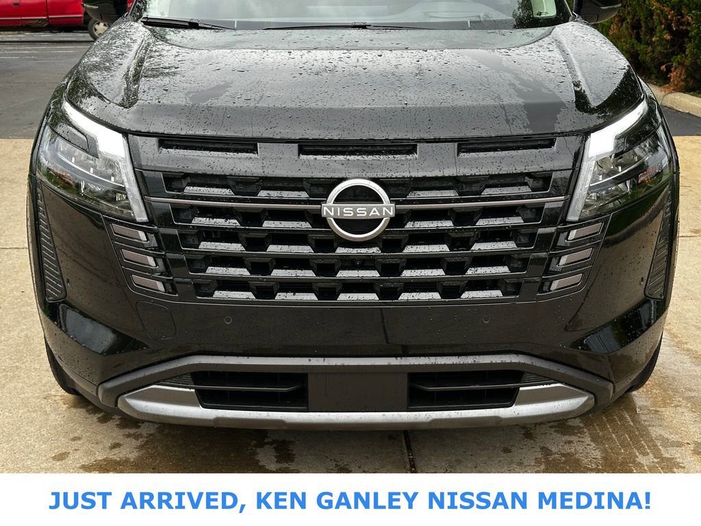 Certified 2026 Nissan Pathfinder Platinum w/ Cargo Package AWD/4WD image 8