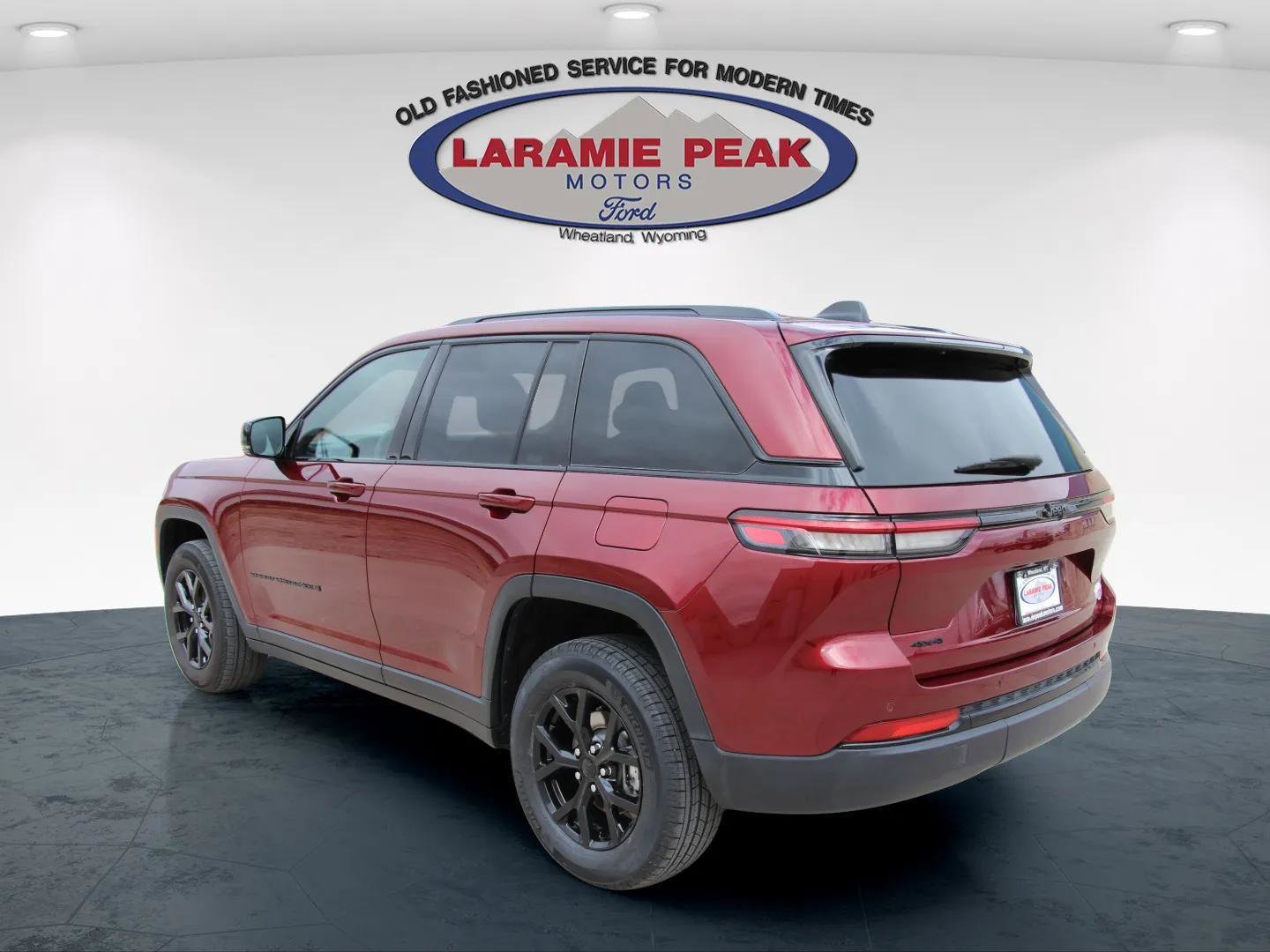 Used 2025 Jeep Grand Cherokee Altitude image 9