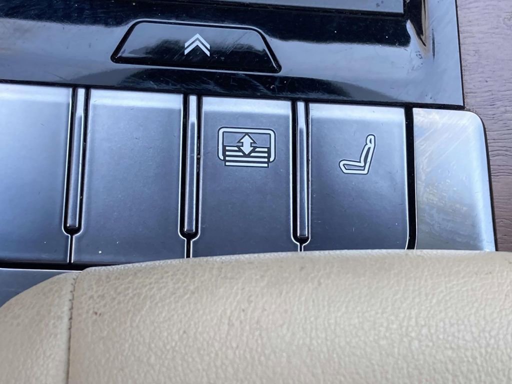 Used 2019 Lexus LS 500 w/ Accessory Package (Z2) image 16