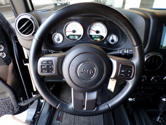 Used 2018 Jeep Wrangler Unlimited Sahara w/ Dual Top Group AWD/4WD image 16