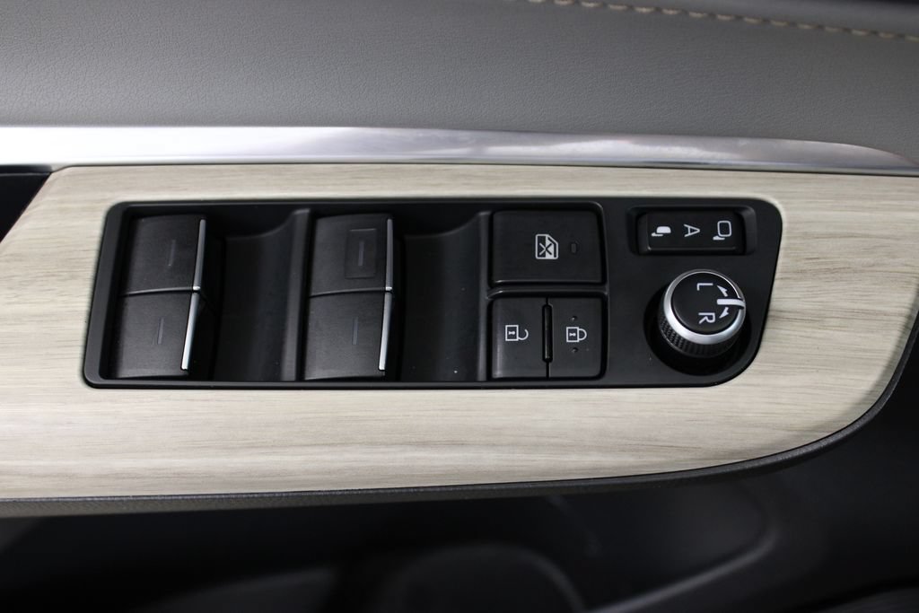 Used 2024 Toyota Venza XLE AWD/4WD image 17