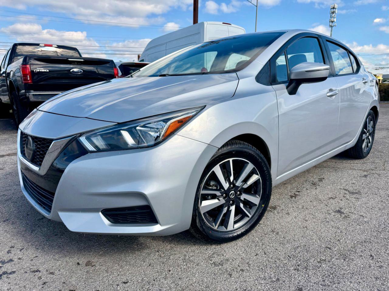 Used 2020 Nissan Versa SV FWD image 2