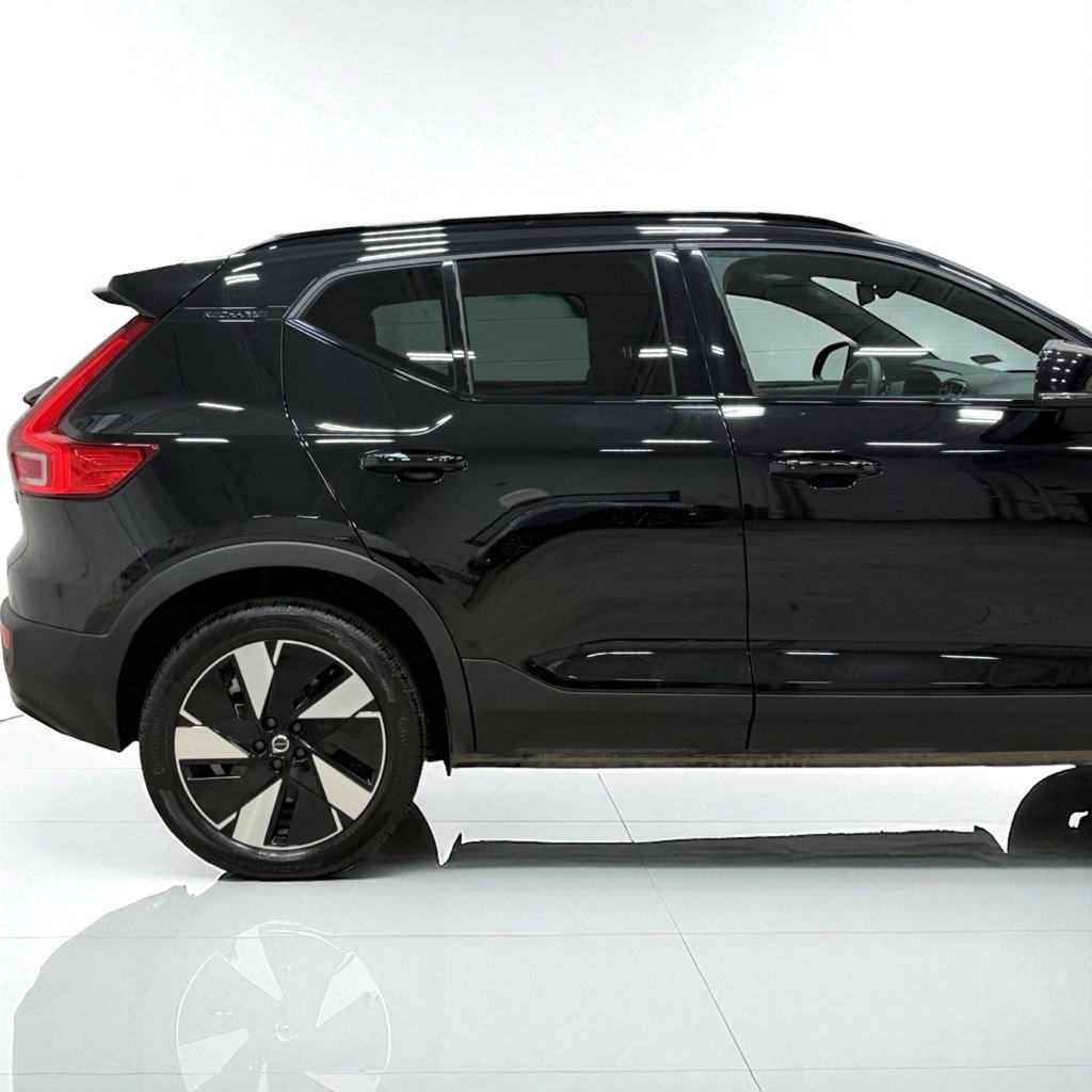 Used 2024 Volvo XC40 Recharge Core w/ Protection Package Premier image 14